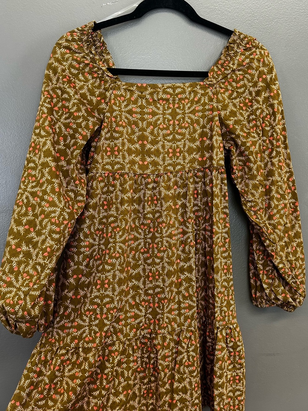 Universal Thread Olive Floral Top with Coral and Cream Print
